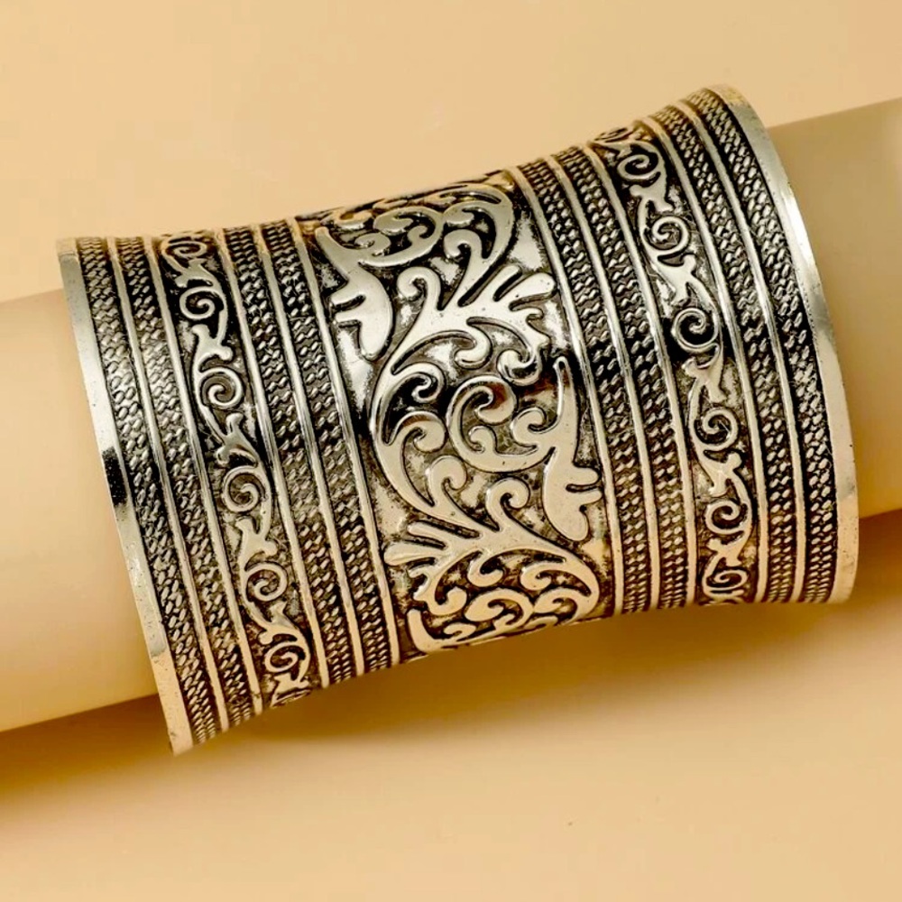 BOGO -50%!!Adjustable metal wrist cuff. Dope statement to almost any ensemble!!